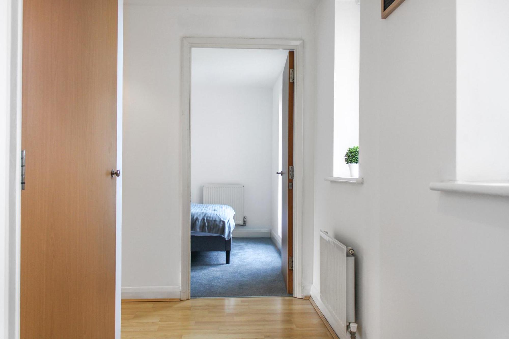 Apartment Modern 2-bed In Watford Centre *