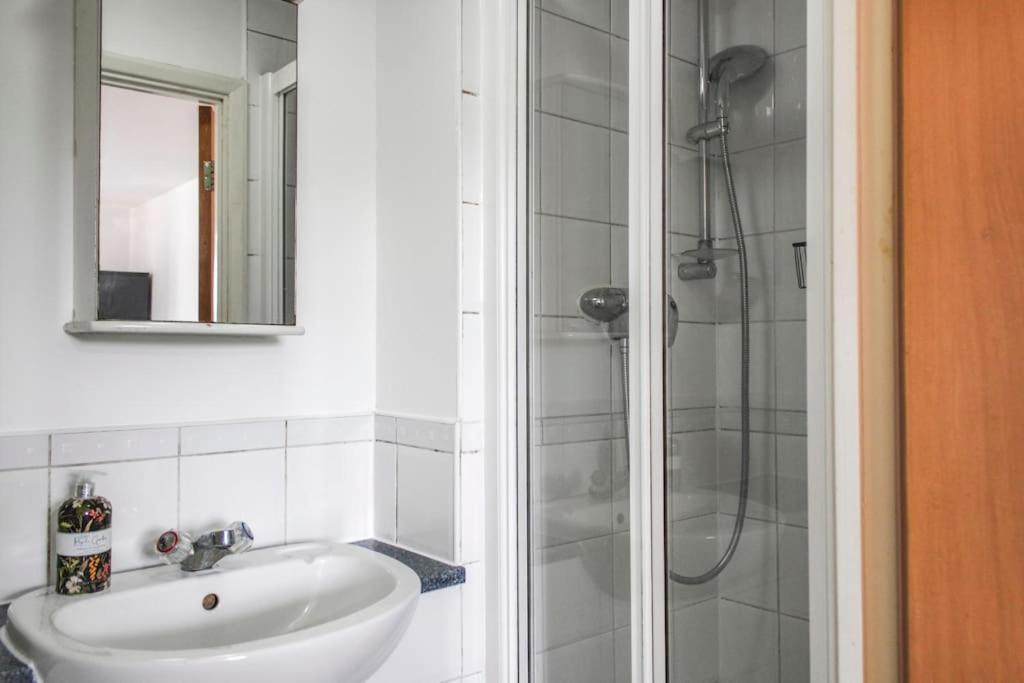 Apartment Modern 2-bed In Watford Centre *