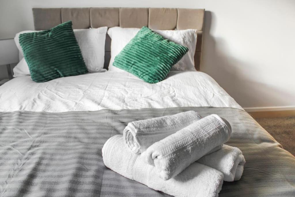 Apartment Modern 2-bed In Watford Centre *